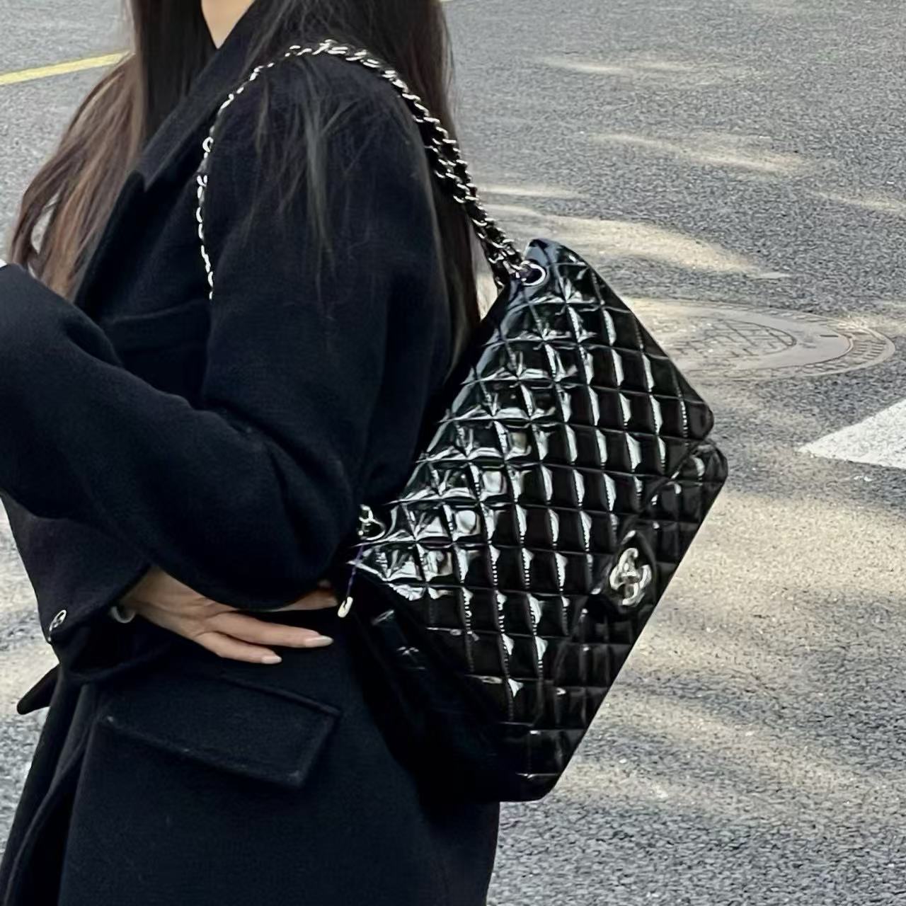 CHANE1 パテントレザーチェーンバッグ【50％割引+送料無料】