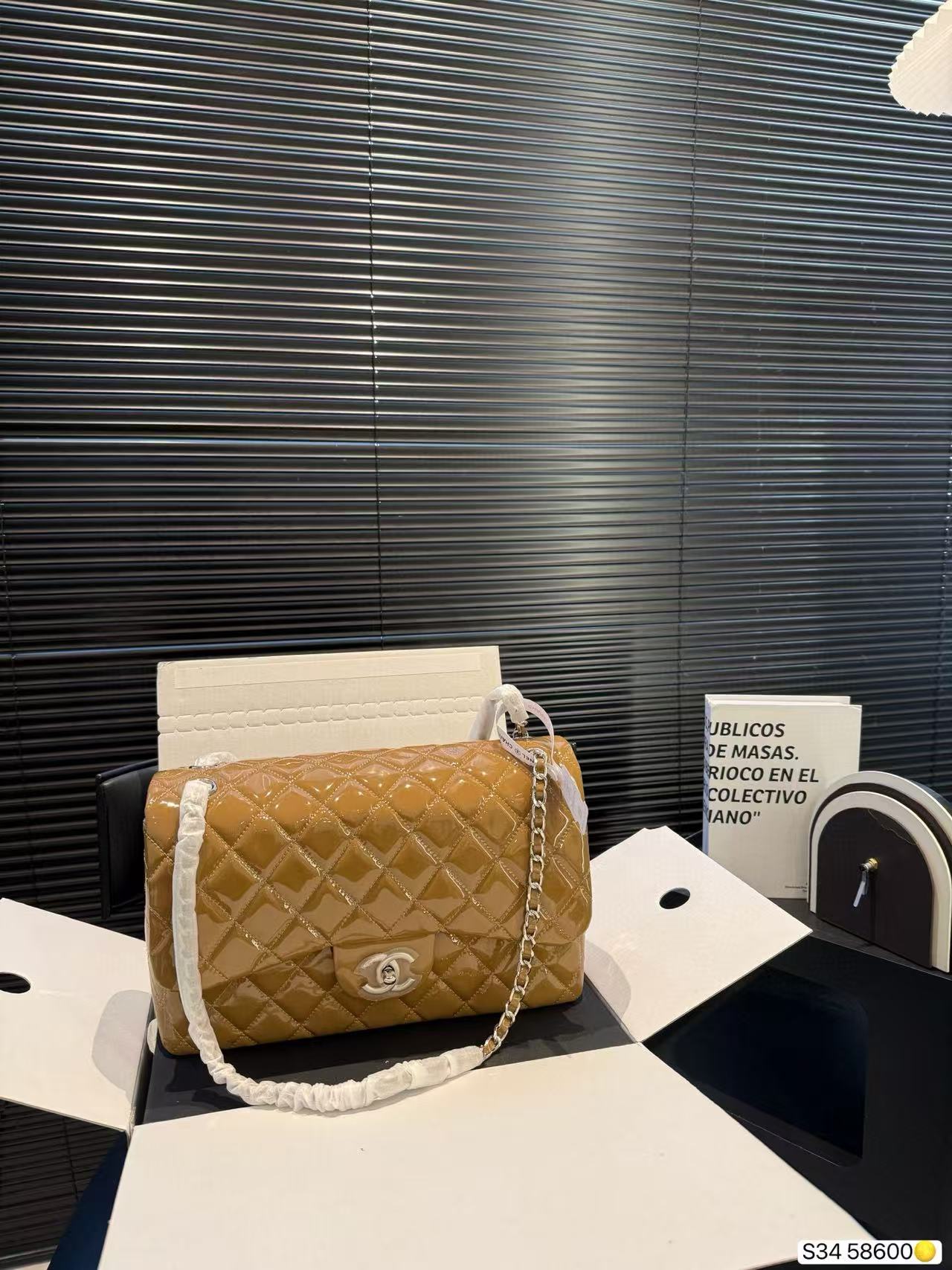 CHANE1 パテントレザーチェーンバッグ【50％割引+送料無料】