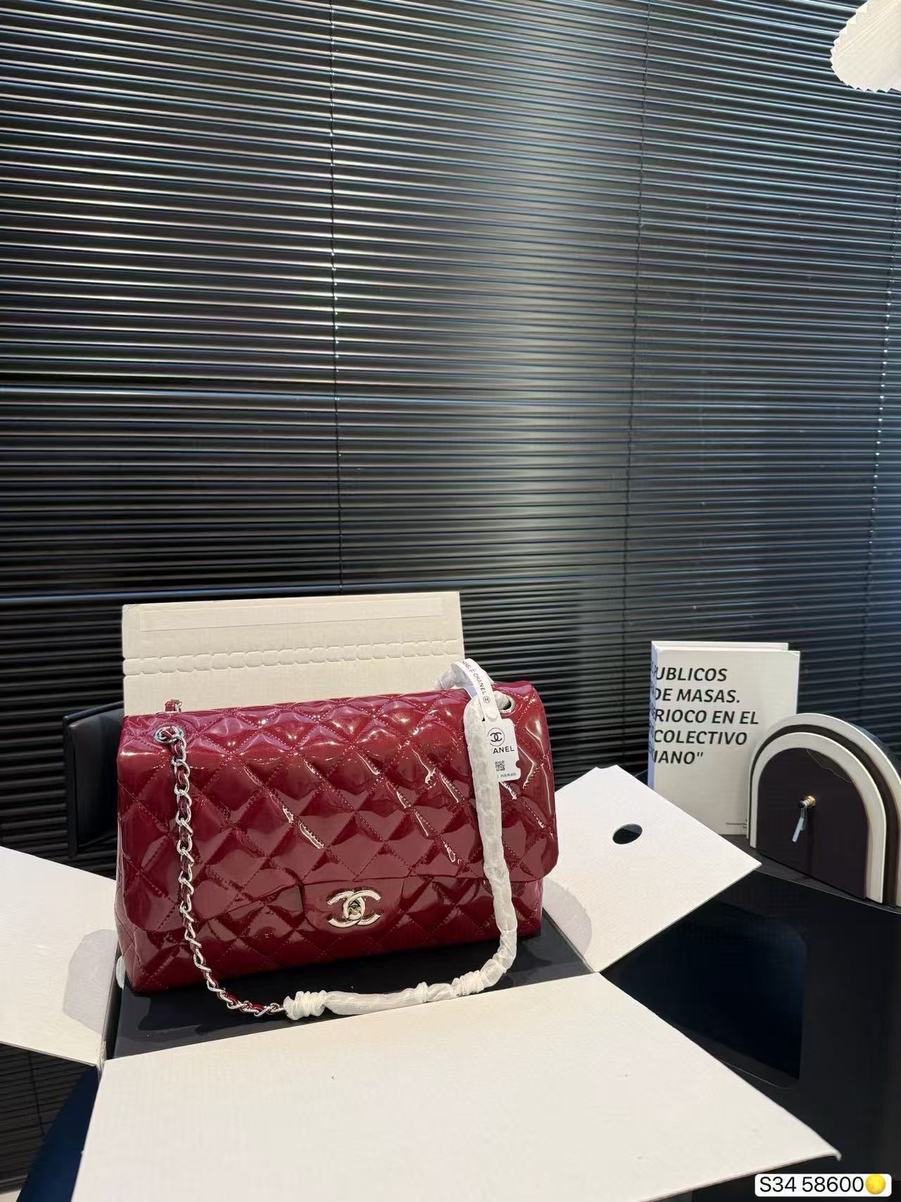 CHANE1 パテントレザーチェーンバッグ【50％割引+送料無料】