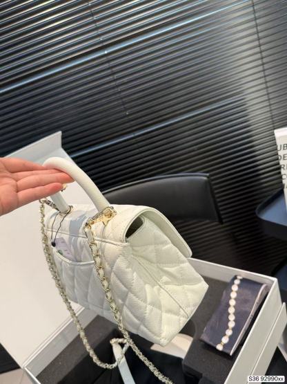 CHANE1 スカーフ、小バッグ、ブレスレット、大バッグの4点セット。【50％割引+送料無料】