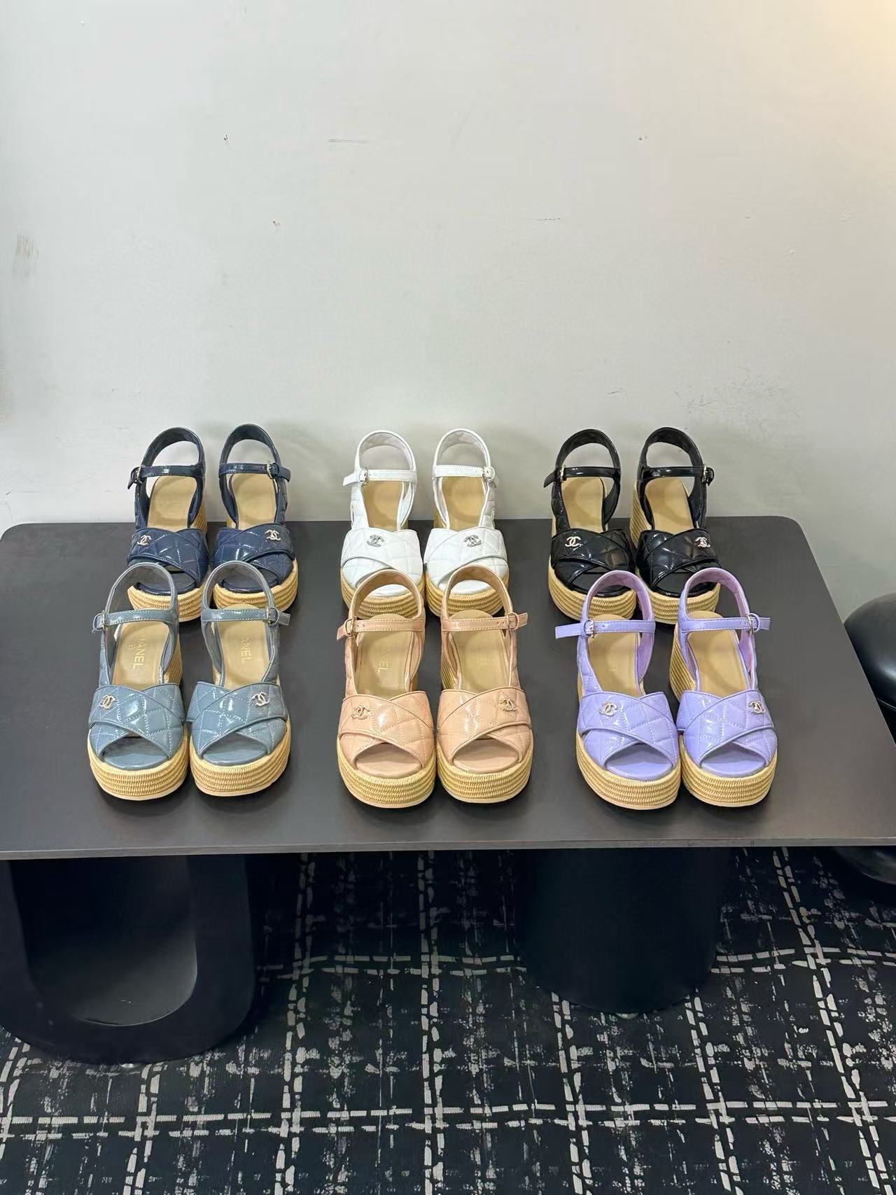 CHANE1 高品質ダブルCラムスキン厚底サンダル【50％割引+送料無料】