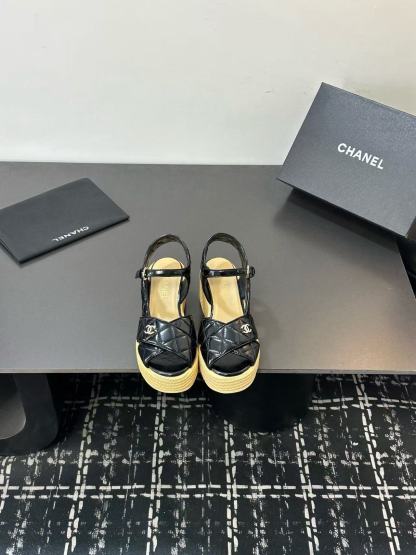 CHANE1 高品質ダブルCラムスキン厚底サンダル【50％割引+送料無料】