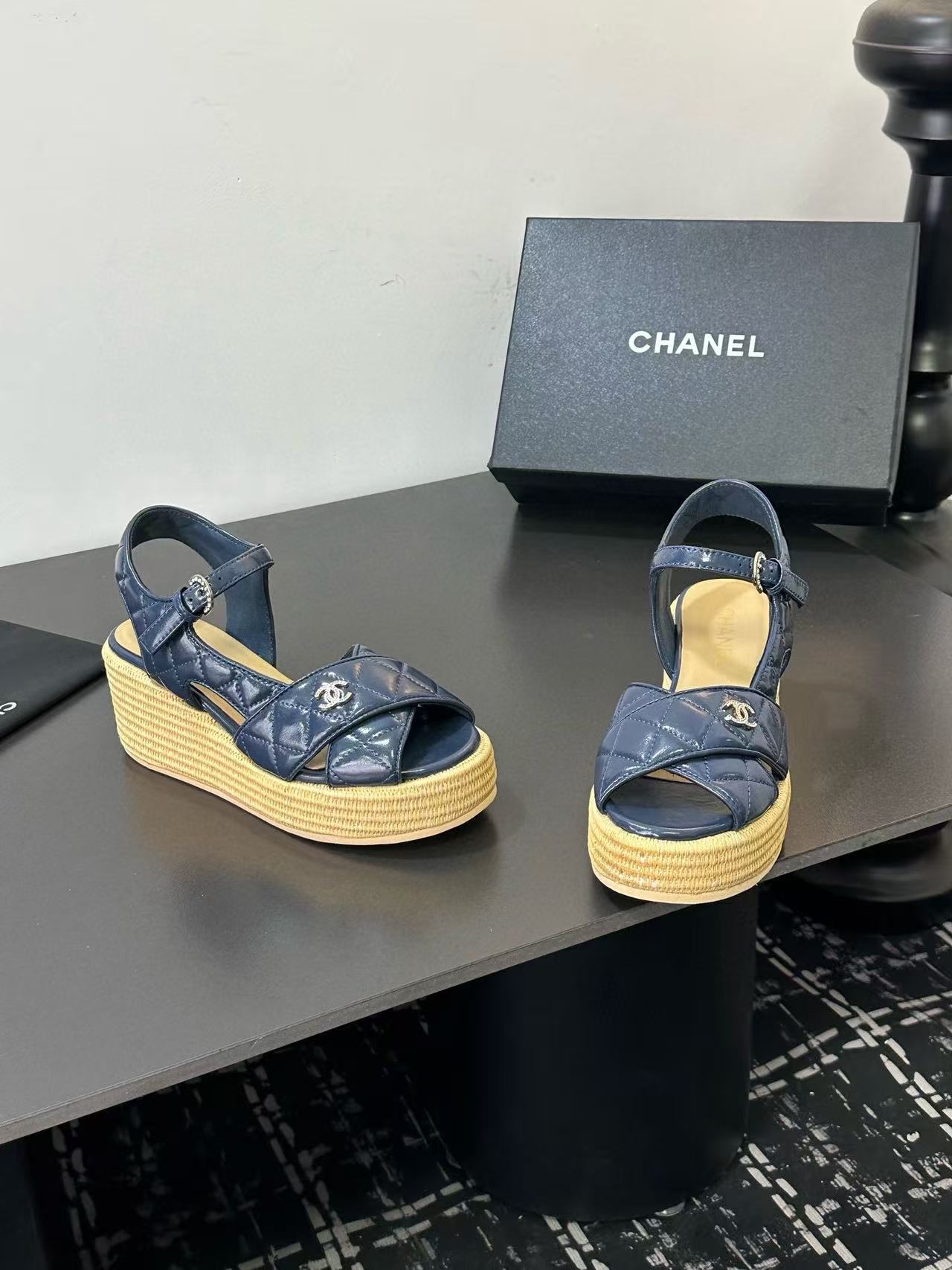 CHANE1 高品質ダブルCラムスキン厚底サンダル【50％割引+送料無料】