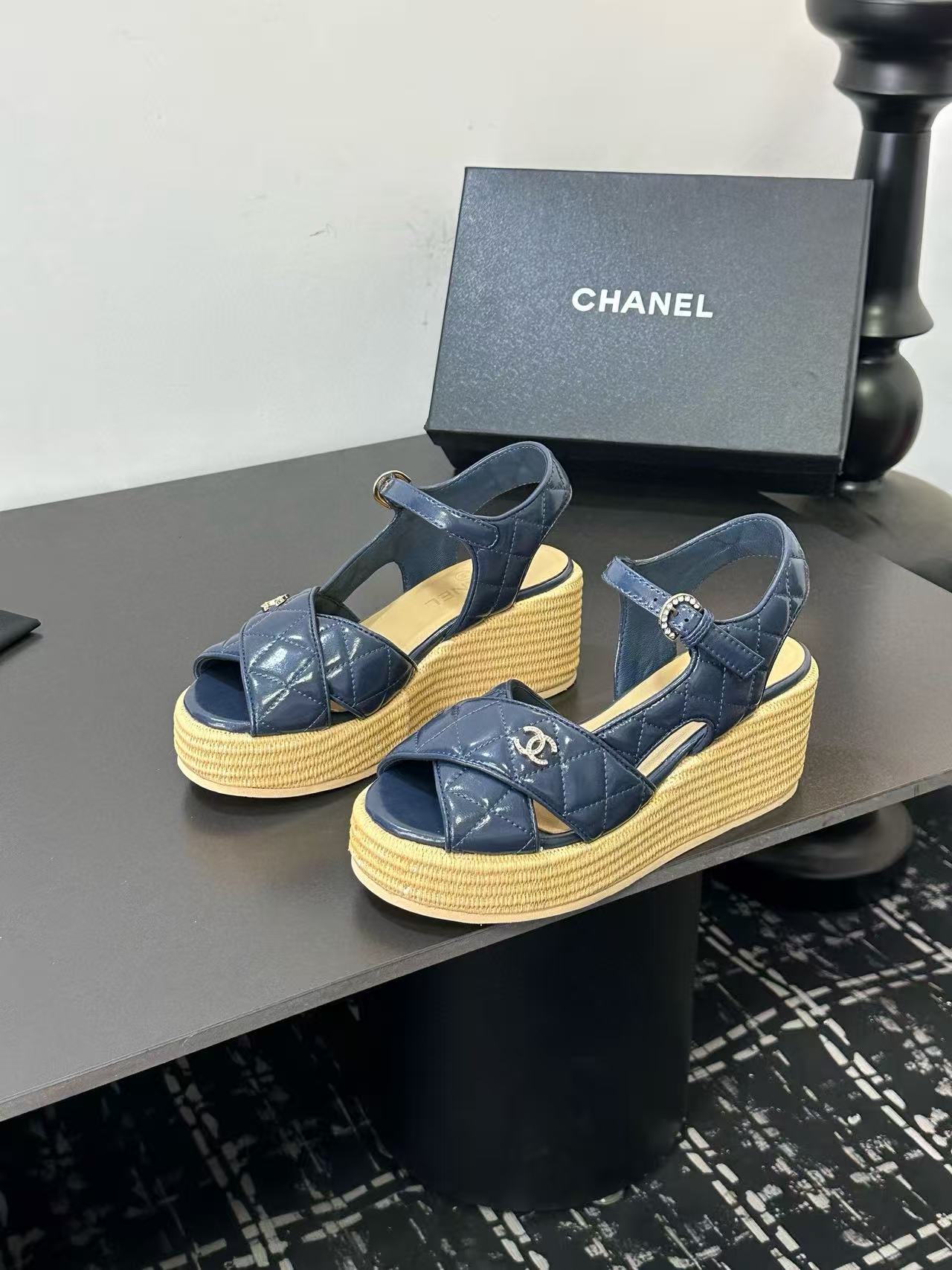 CHANE1 高品質ダブルCラムスキン厚底サンダル【50％割引+送料無料】