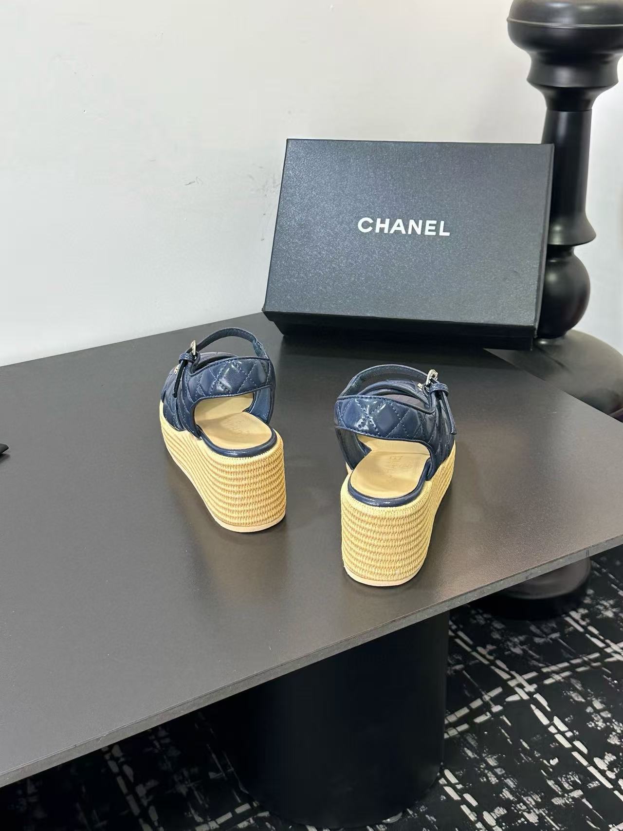 CHANE1 高品質ダブルCラムスキン厚底サンダル【50％割引+送料無料】