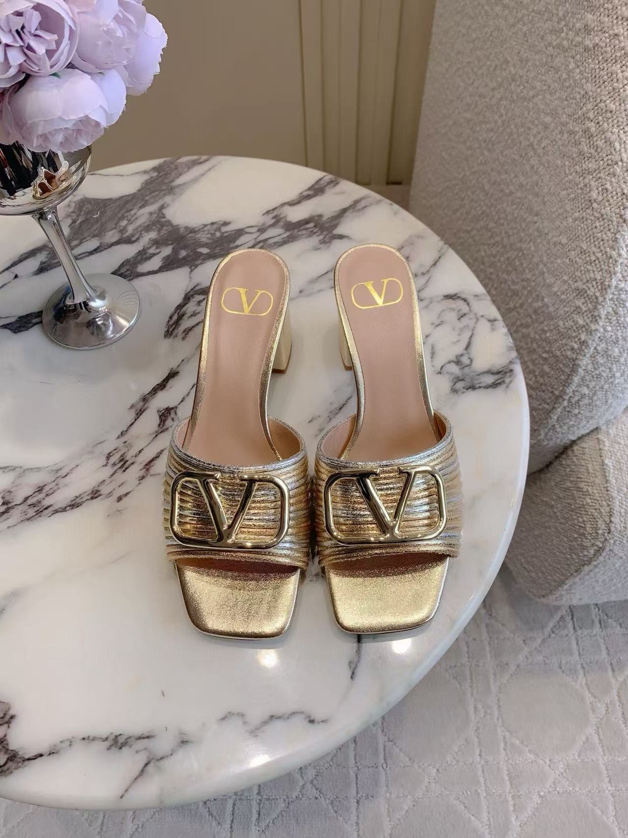 VALENT1NO高品質ローヒールシューズ【50％割引+送料無料】