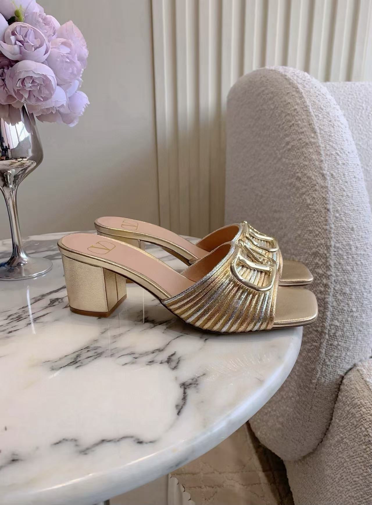 VALENT1NO高品質ローヒールシューズ【50％割引+送料無料】