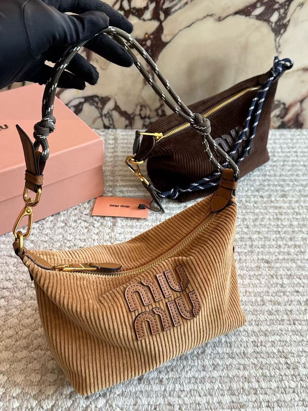 M1UM1U コーデュロイハンドバッグ【50％割引+送料無料】