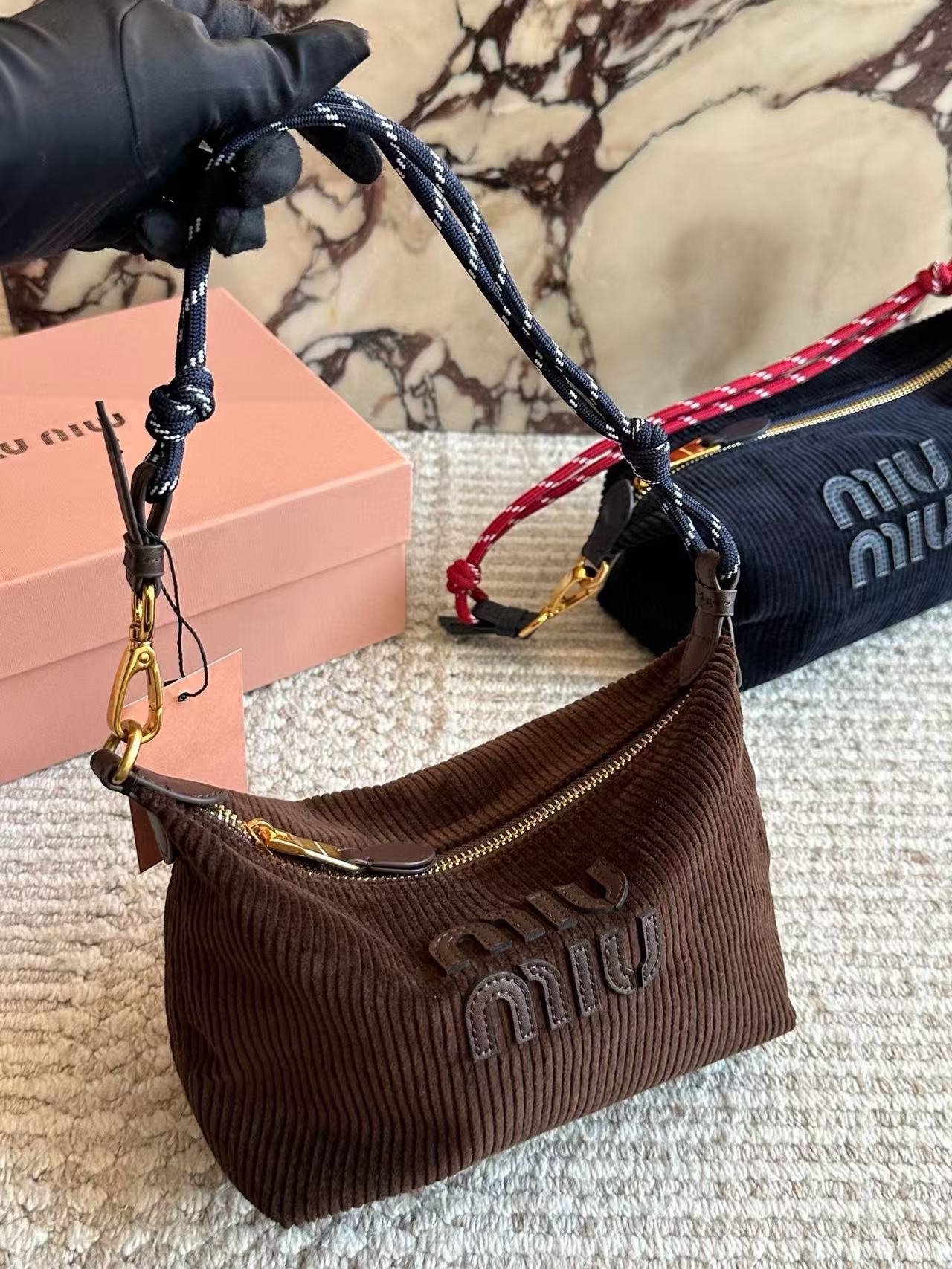 M1UM1U コーデュロイハンドバッグ【50％割引+送料無料】