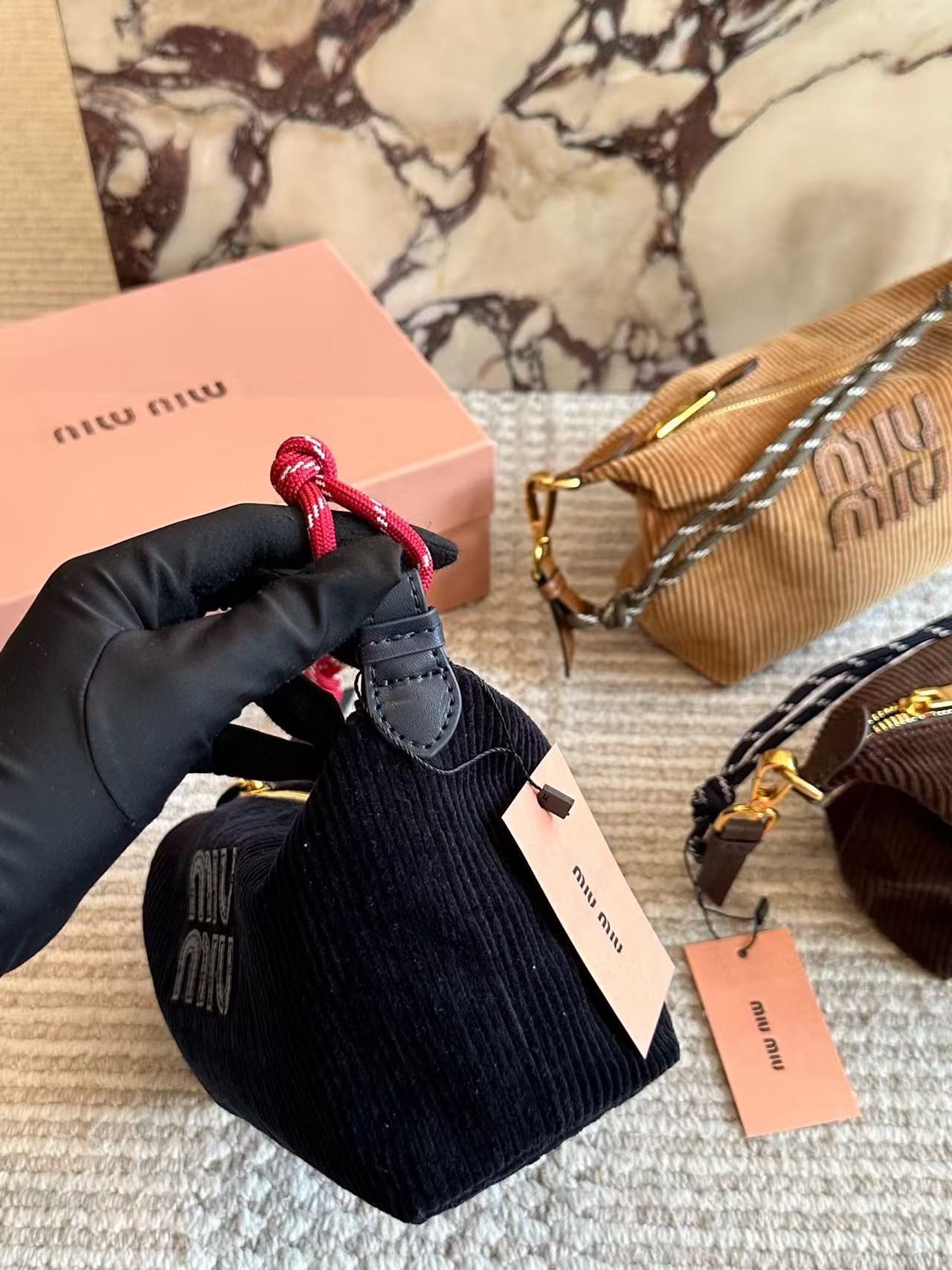 M1UM1U コーデュロイハンドバッグ【50％割引+送料無料】