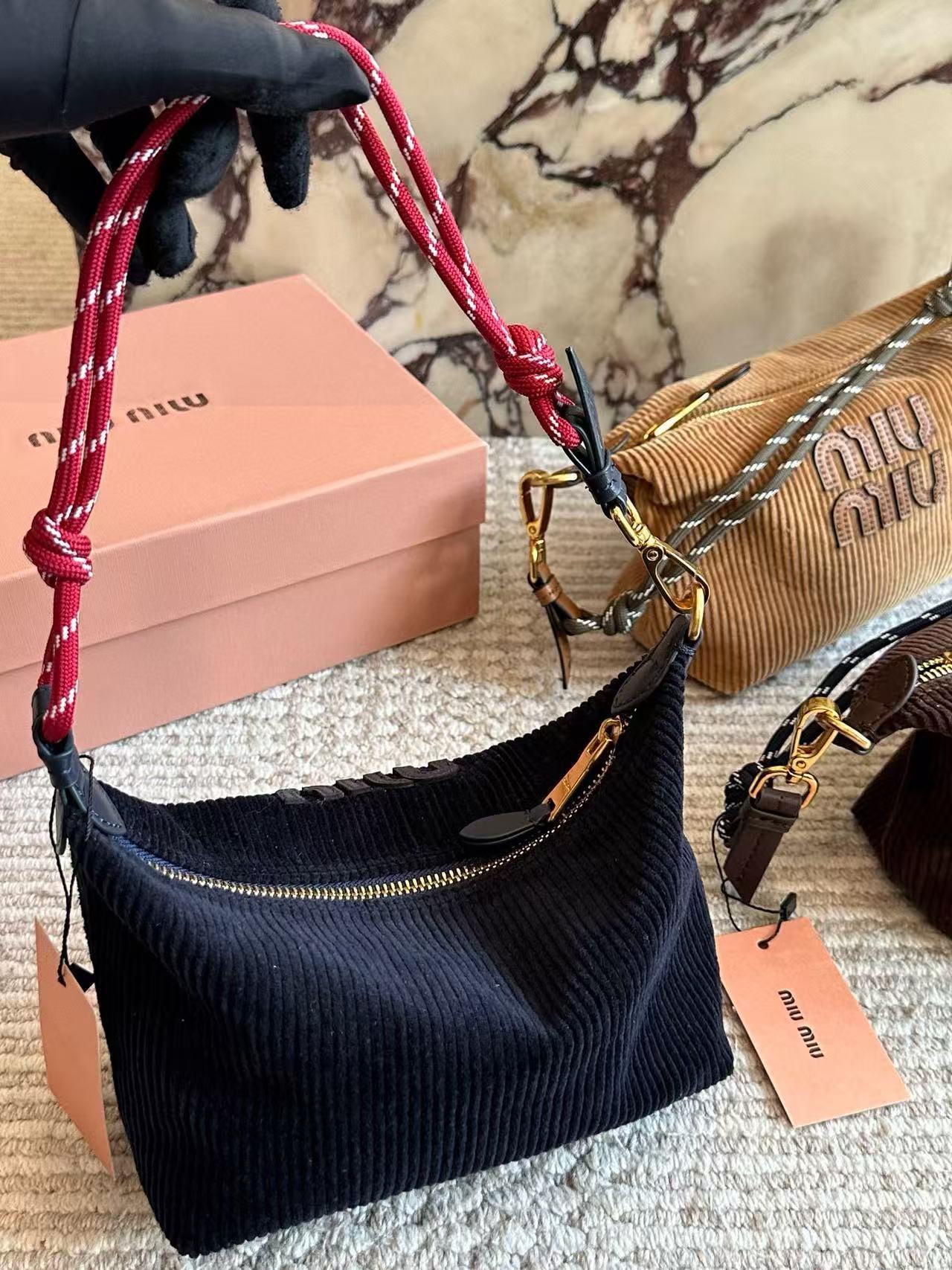 M1UM1U コーデュロイハンドバッグ【50％割引+送料無料】