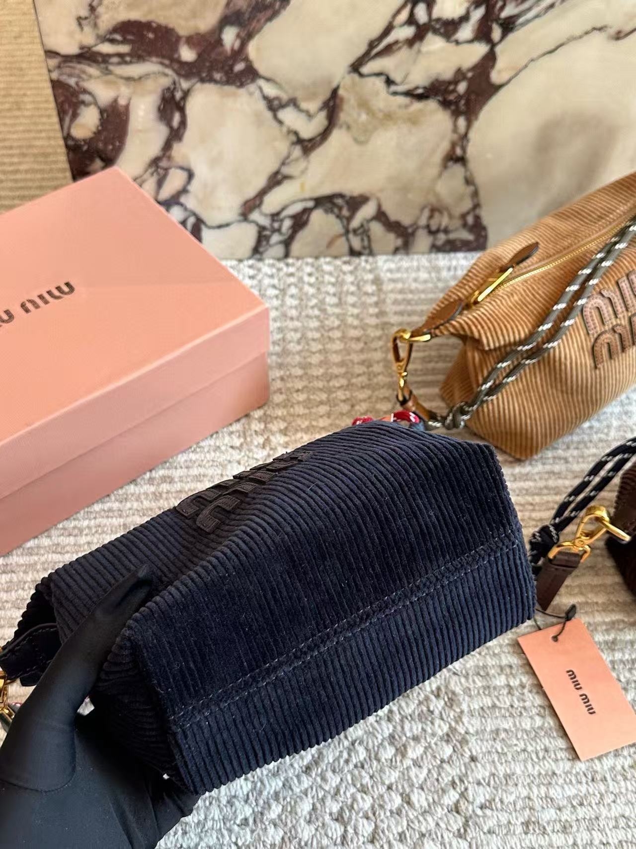 M1UM1U コーデュロイハンドバッグ【50％割引+送料無料】