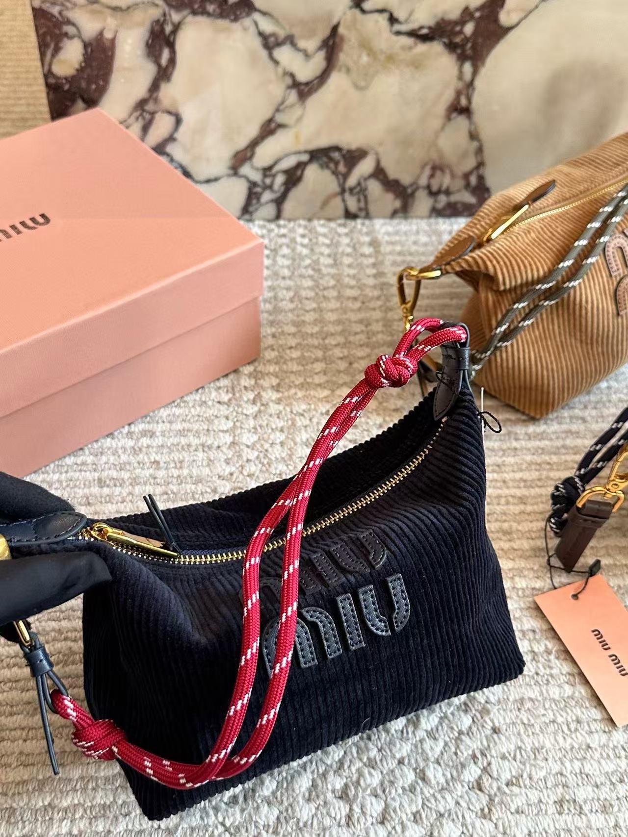 M1UM1U コーデュロイハンドバッグ【50％割引+送料無料】