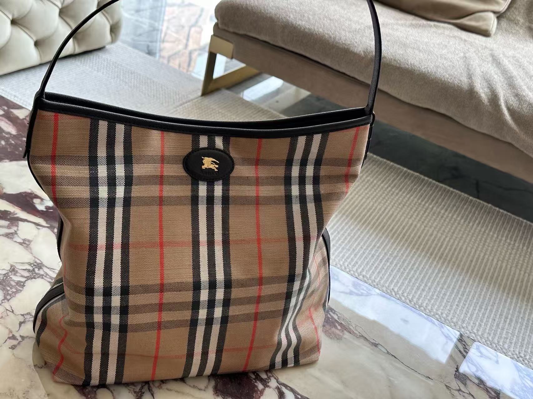 BUR8ERRY チェック柄ショッピングバッグ【50％割引+送料無料】