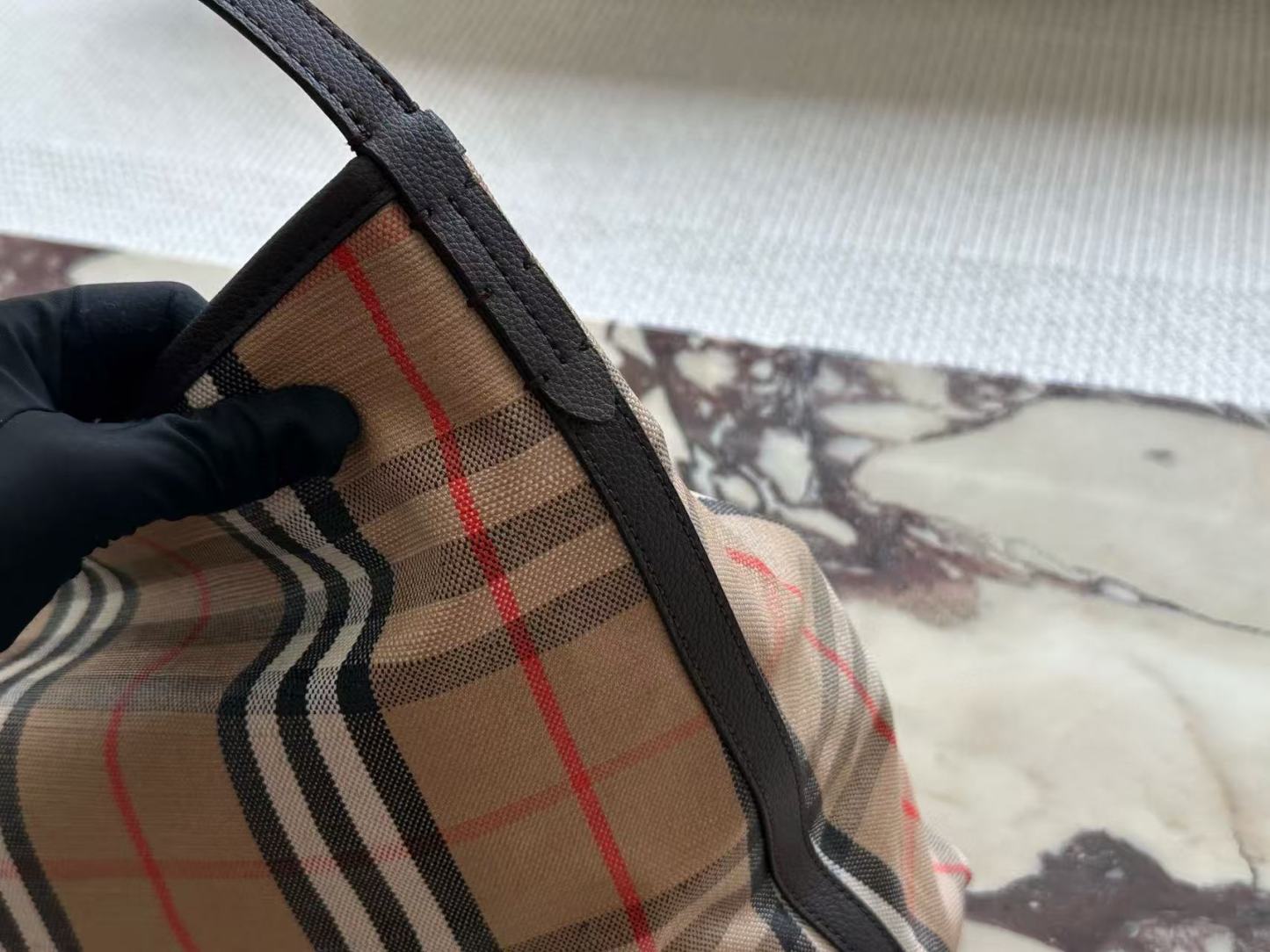 BUR8ERRY チェック柄ショッピングバッグ【50％割引+送料無料】