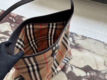 BUR8ERRY チェック柄ショッピングバッグ【50％割引+送料無料】