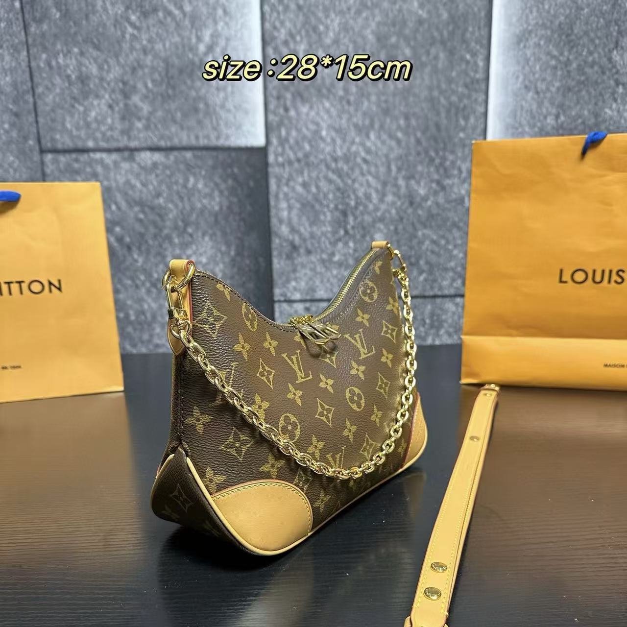 LVチェーンプリントのホーン型バッグ【50％割引+送料無料】