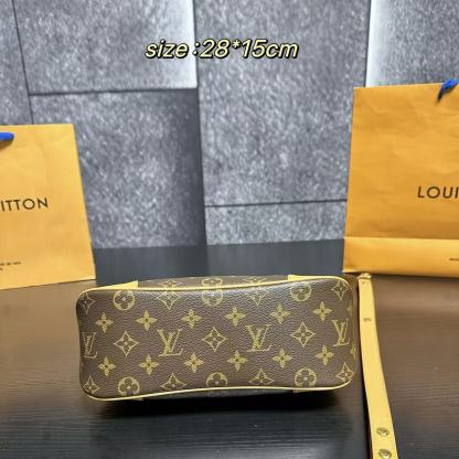 LVチェーンプリントのホーン型バッグ【50％割引+送料無料】