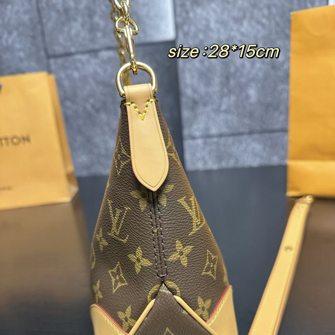 LVチェーンプリントのホーン型バッグ【50％割引+送料無料】