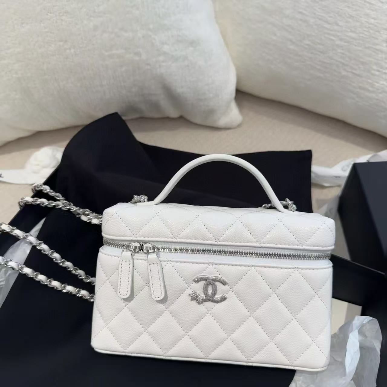 CHANE1 キャビアレザーチェーンバッグ【50％割引+送料無料】