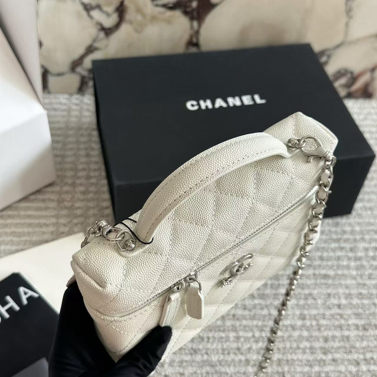 CHANE1 キャビアレザーチェーンバッグ【50％割引+送料無料】