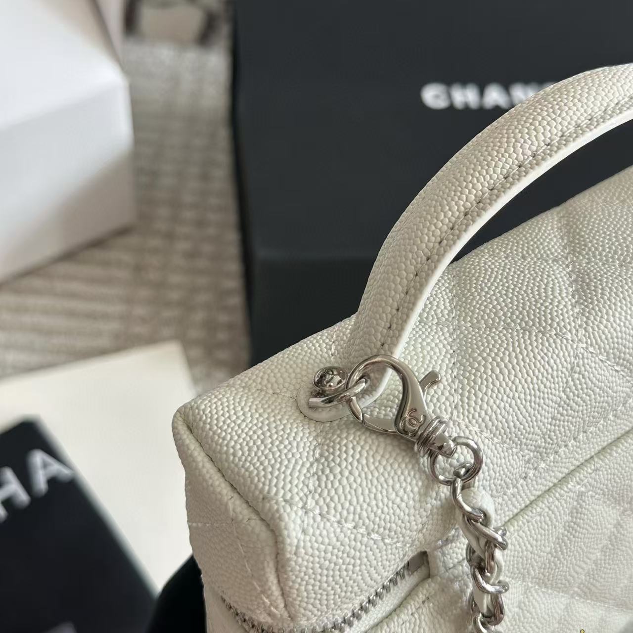 CHANE1 キャビアレザーチェーンバッグ【50％割引+送料無料】