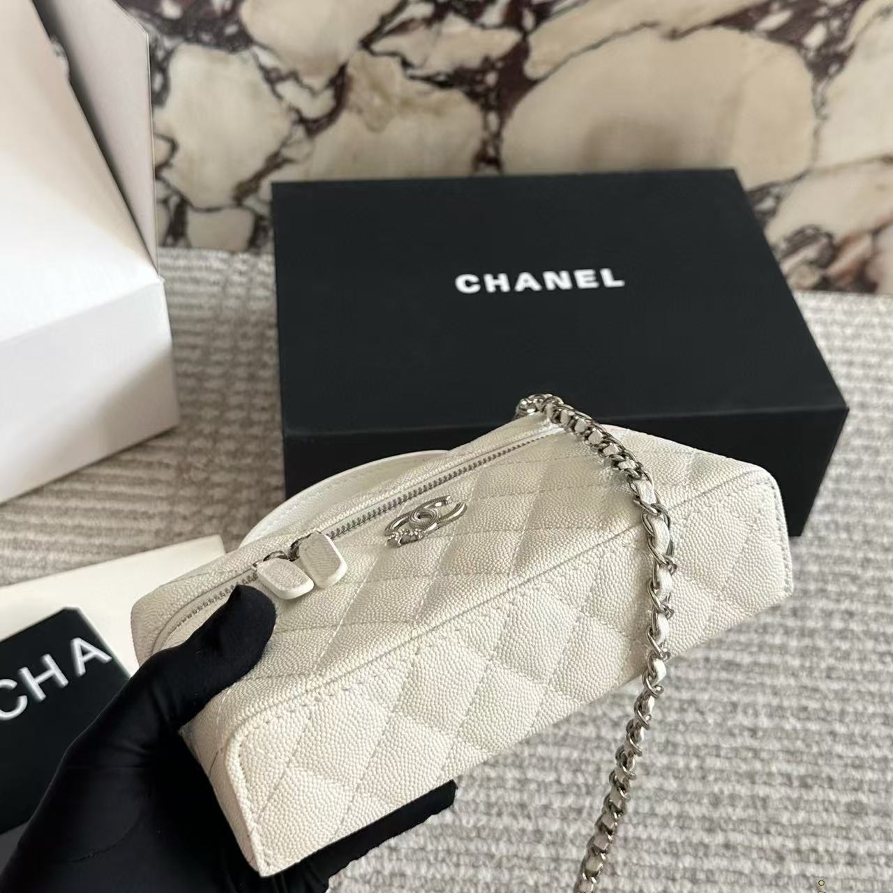 CHANE1 キャビアレザーチェーンバッグ【50％割引+送料無料】