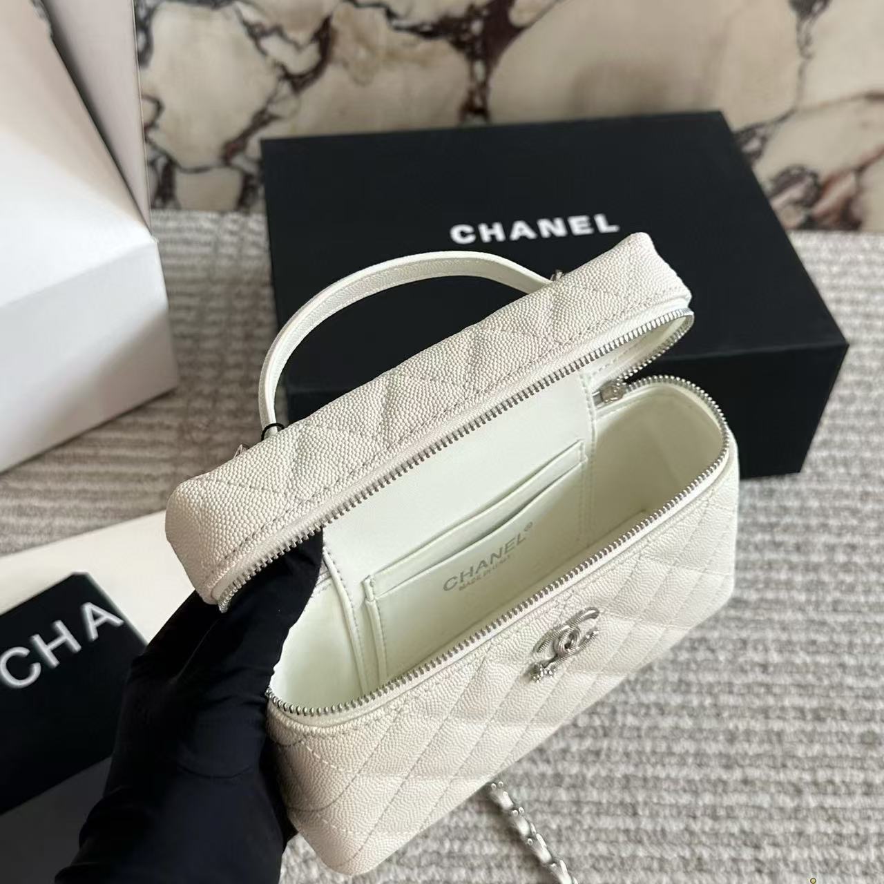 CHANE1 キャビアレザーチェーンバッグ【50％割引+送料無料】