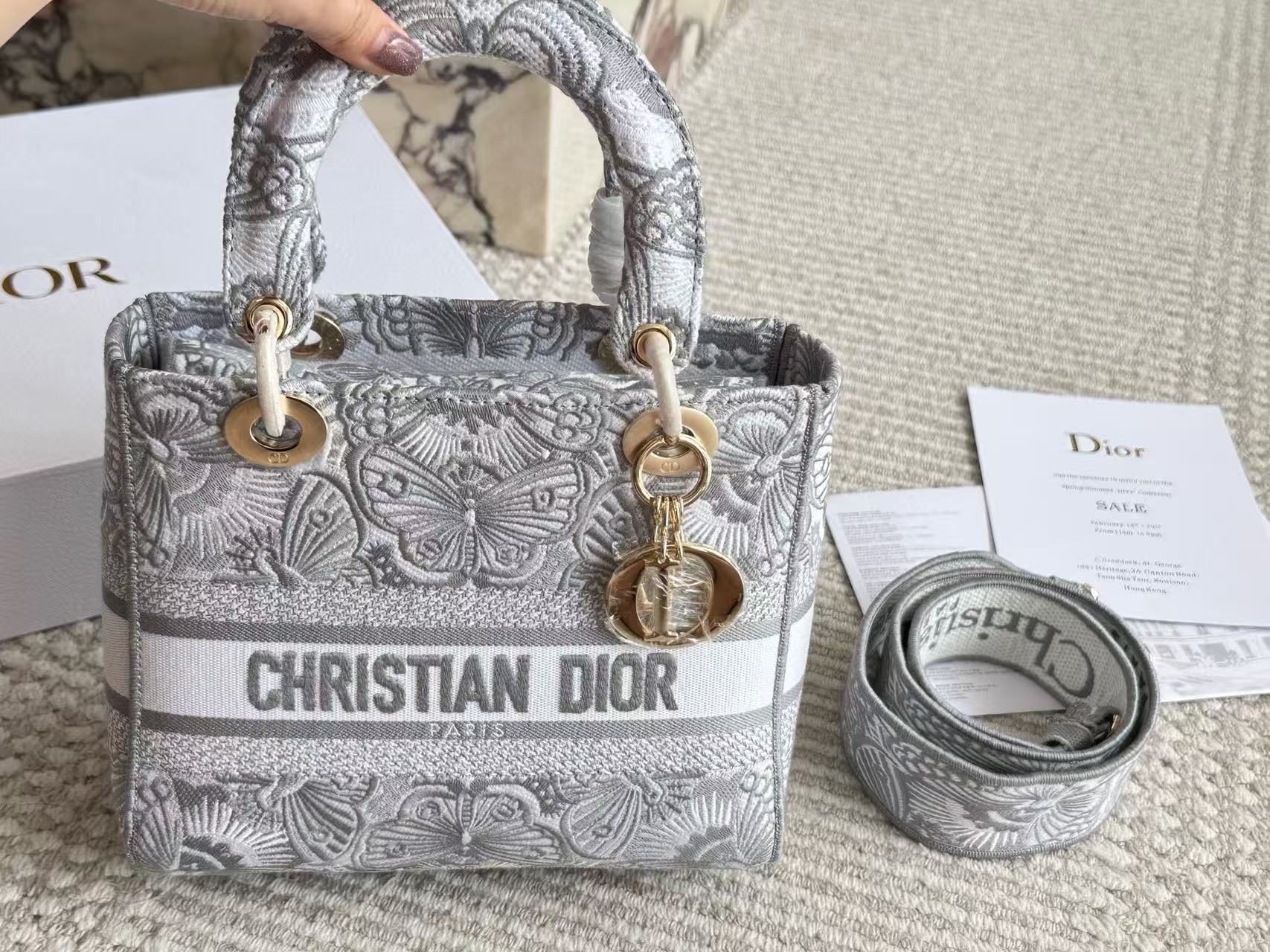 DI0R刺繍入り蝶のハンドバッグ【50％割引+送料無料】