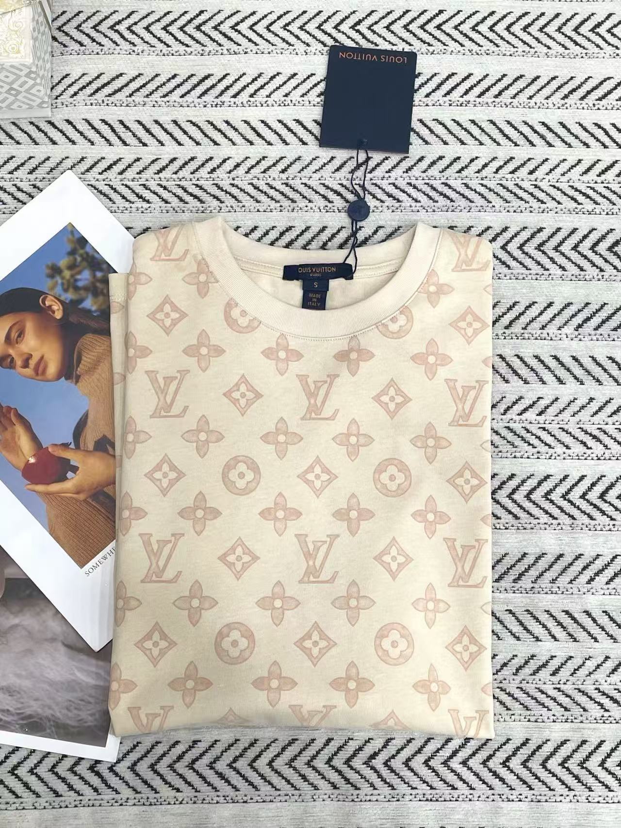 LVプリントの四つ葉のクローバーTシャツ【50％割引+送料無料】