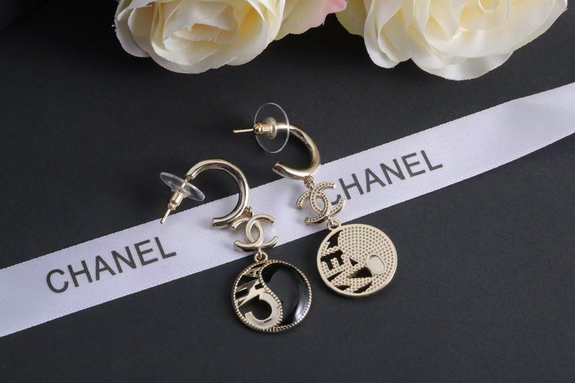 CHANE1 ブラック＆ホワイトレターフープイヤリング【50％割引+送料無料】