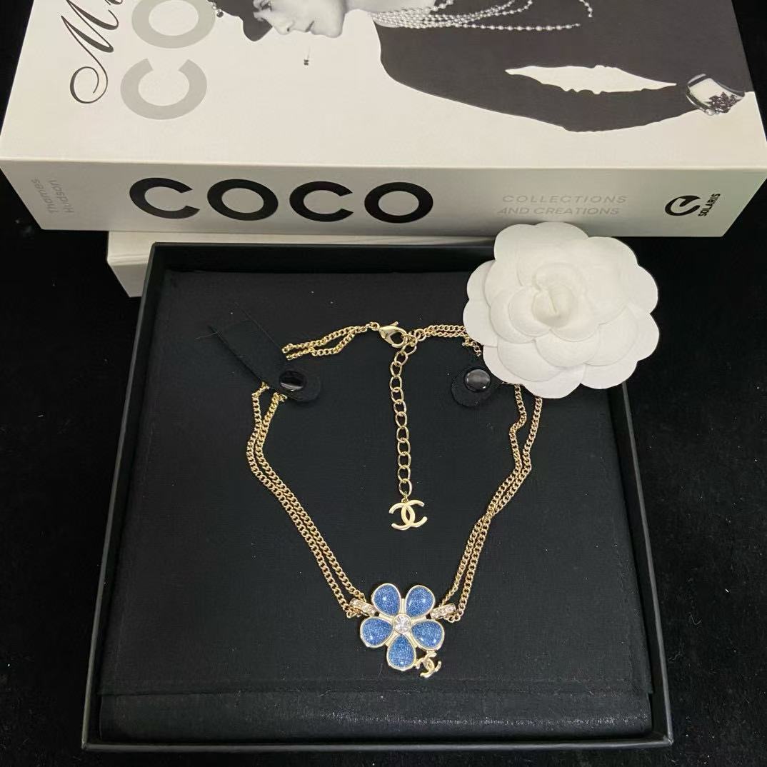 CHANE1 ブルー ダブルC フラワーネックレス【50％割引+送料無料】