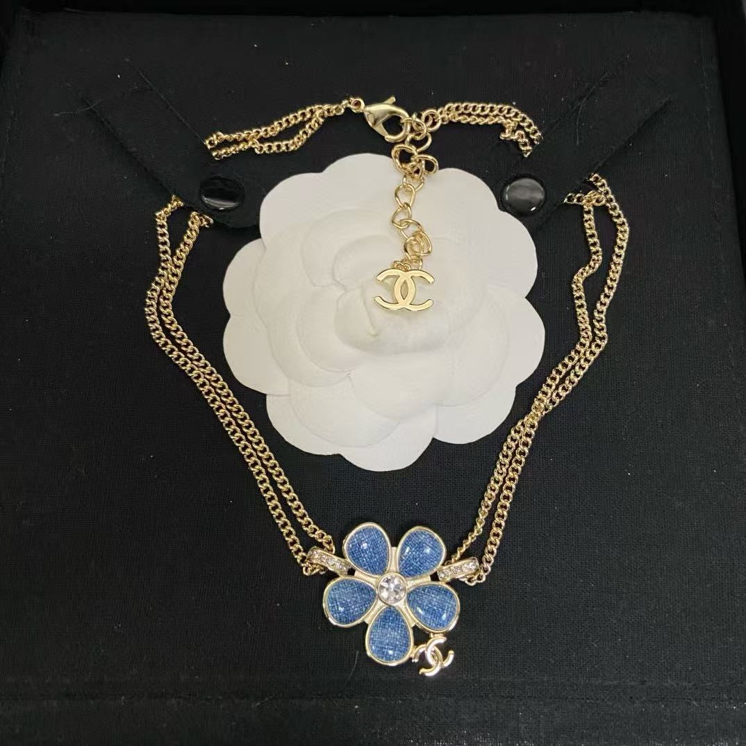 CHANE1 ブルー ダブルC フラワーネックレス【50％割引+送料無料】
