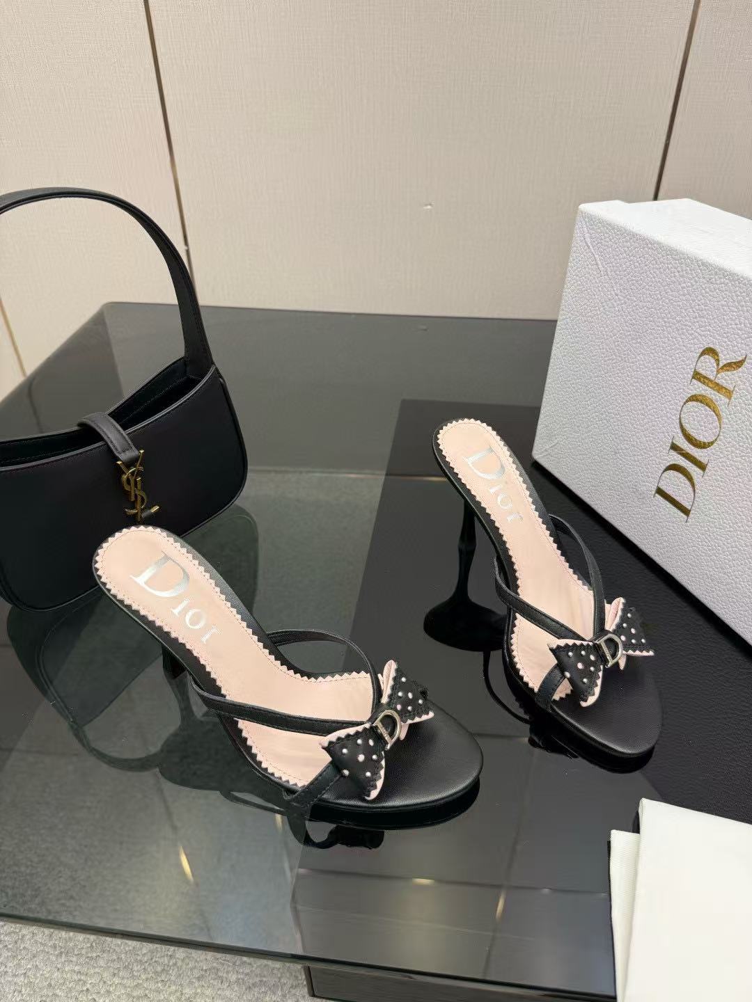 DIORの高品質ボウハイヒール【50％割引+送料無料】