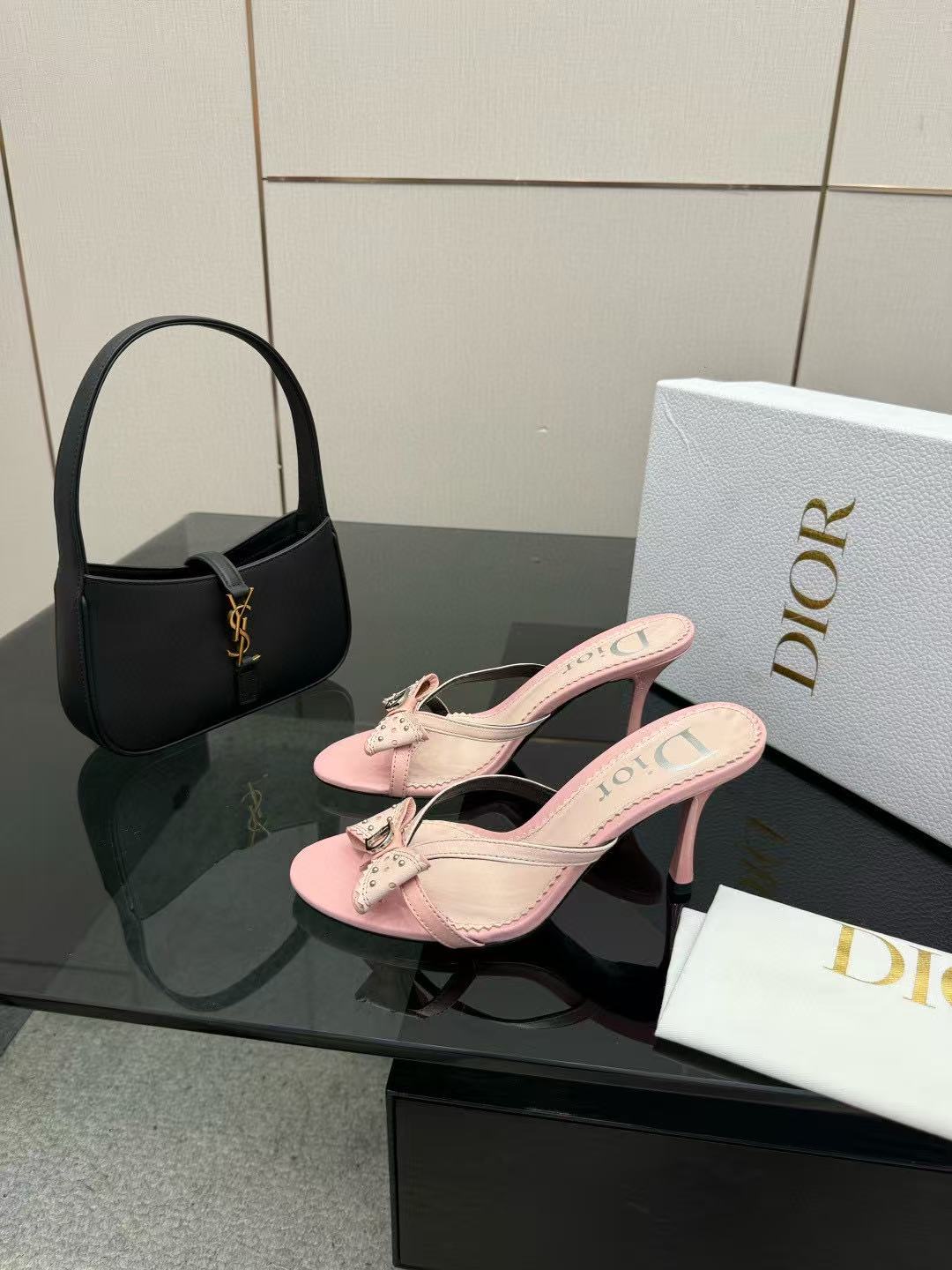 DIORの高品質ボウハイヒール【50％割引+送料無料】