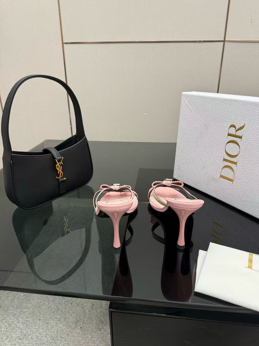 DIORの高品質ボウハイヒール【50％割引+送料無料】