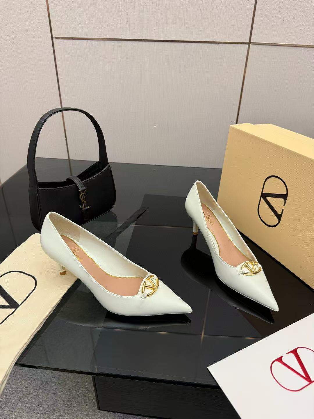 VALENT1NO高品質の牛革ハイヒール【50％割引+送料無料】