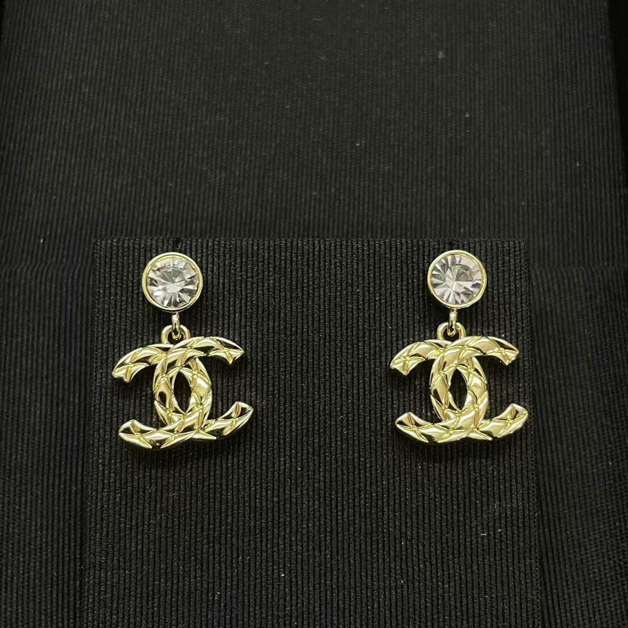 CHANE1 ダブルC チェッカー ダイヤモンド スタッドピアス【50％割引+送料無料】