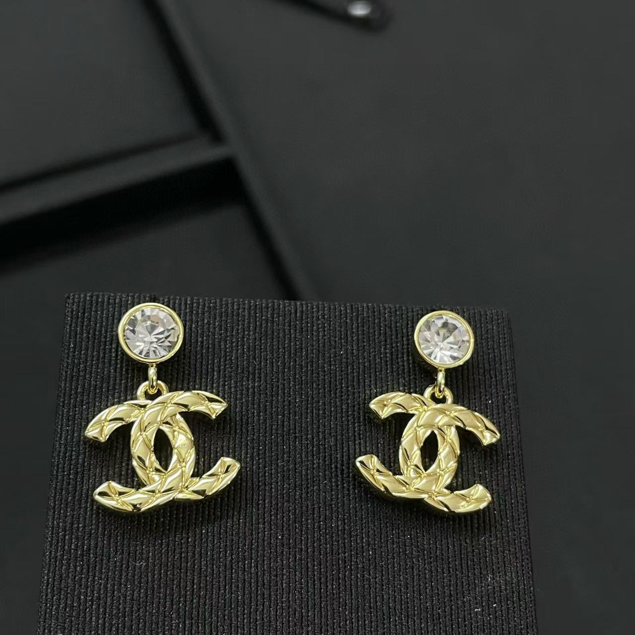 CHANE1 ダブルC チェッカー ダイヤモンド スタッドピアス【50％割引+送料無料】