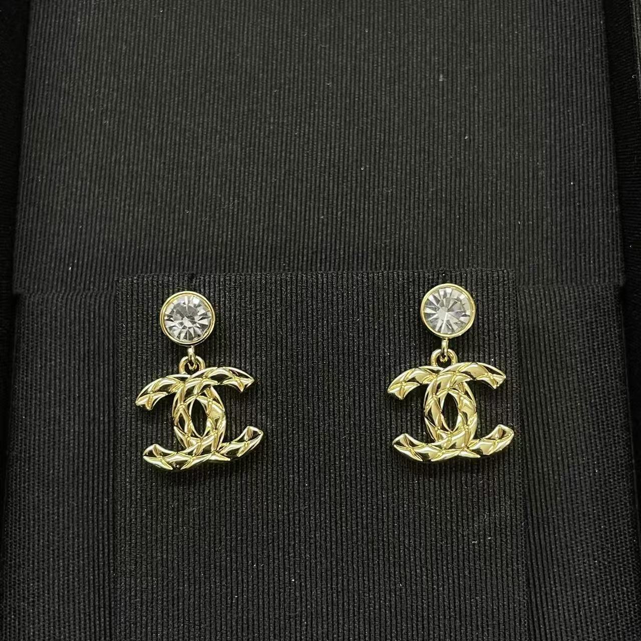 CHANE1 ダブルC チェッカー ダイヤモンド スタッドピアス【50％割引+送料無料】