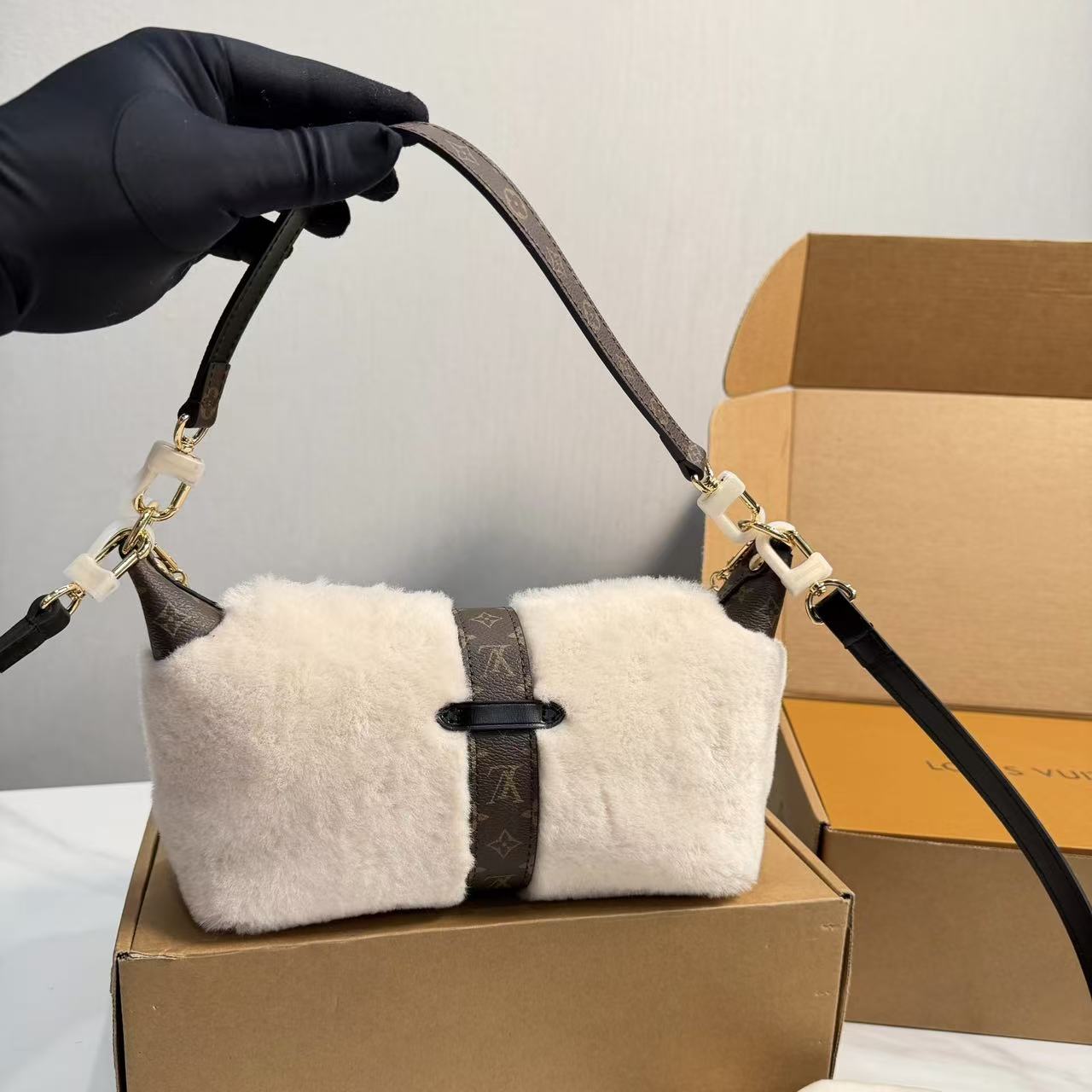 LVパールウールハンドバッグ【50％割引+送料無料】