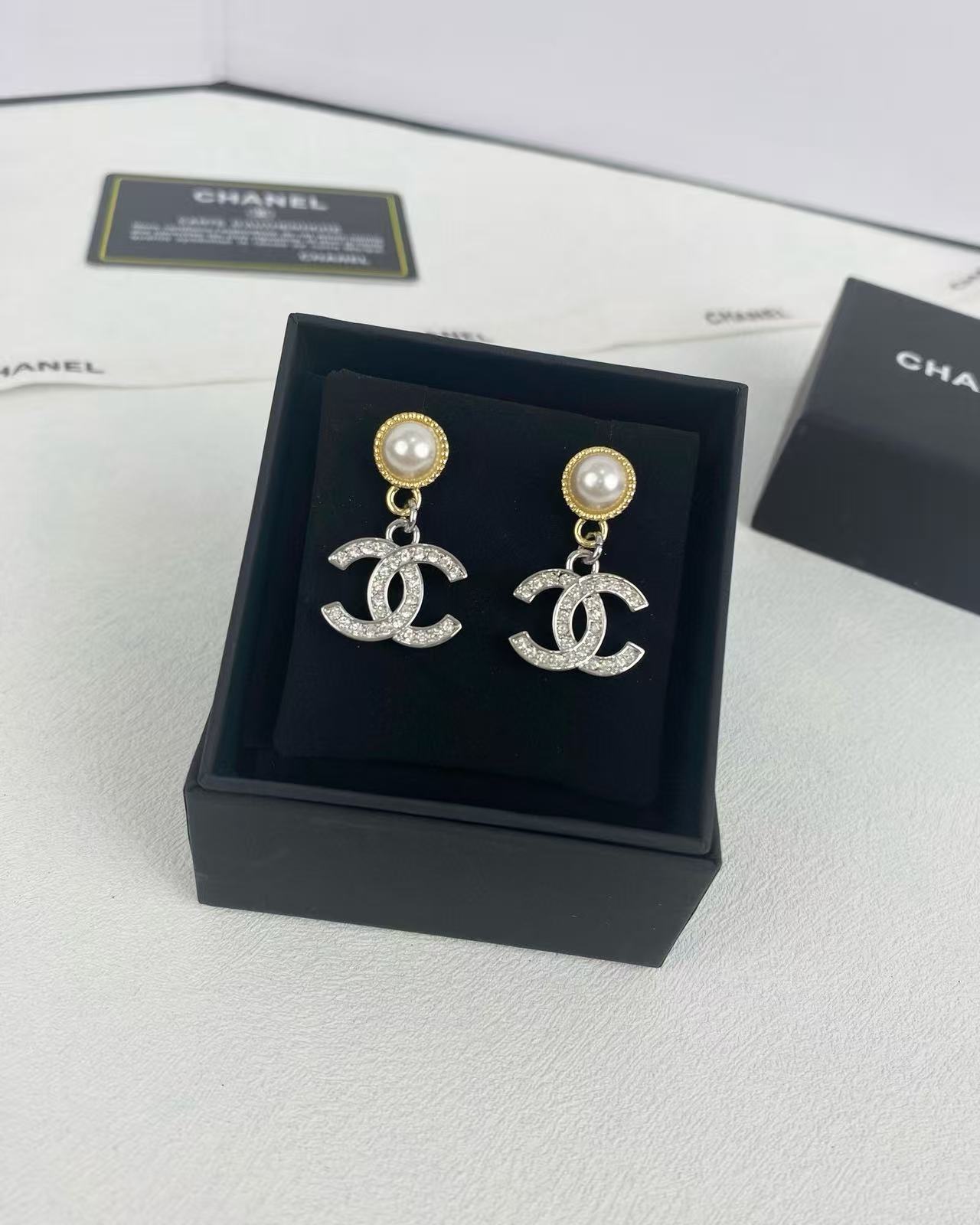 CHANE1 ダブルC パール スタッドピアス【50％割引+送料無料】