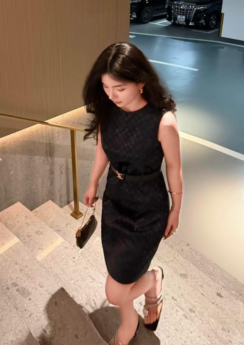 LVプリントのノースリーブドレス【50％割引+送料無料】