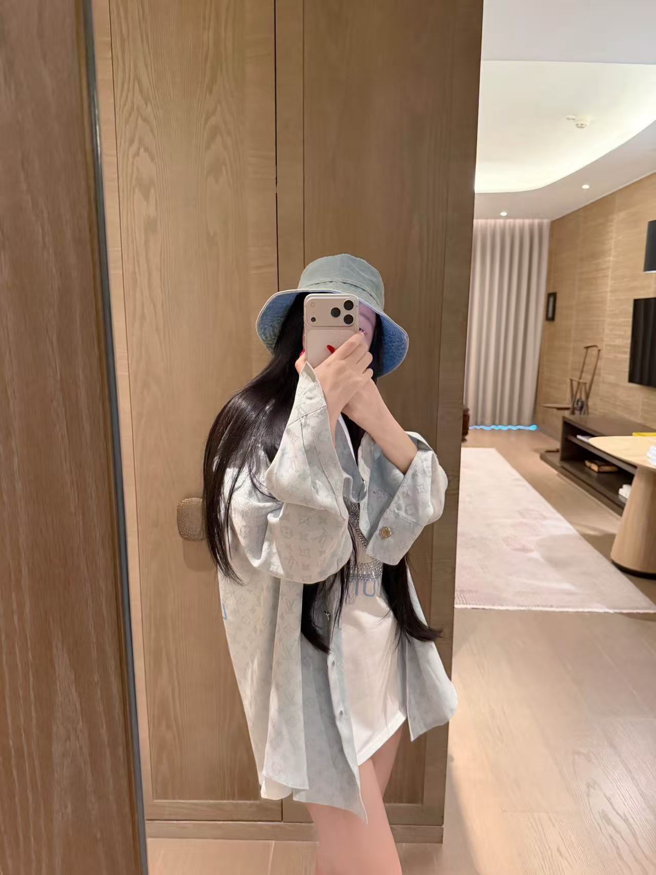 LVラインストーンTシャツ/シャツ【50％割引+送料無料】