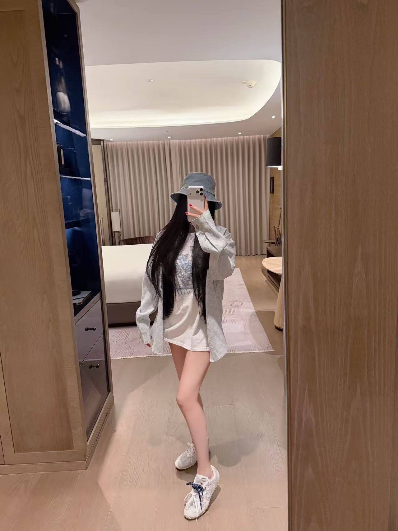 LVラインストーンTシャツ/シャツ【50％割引+送料無料】