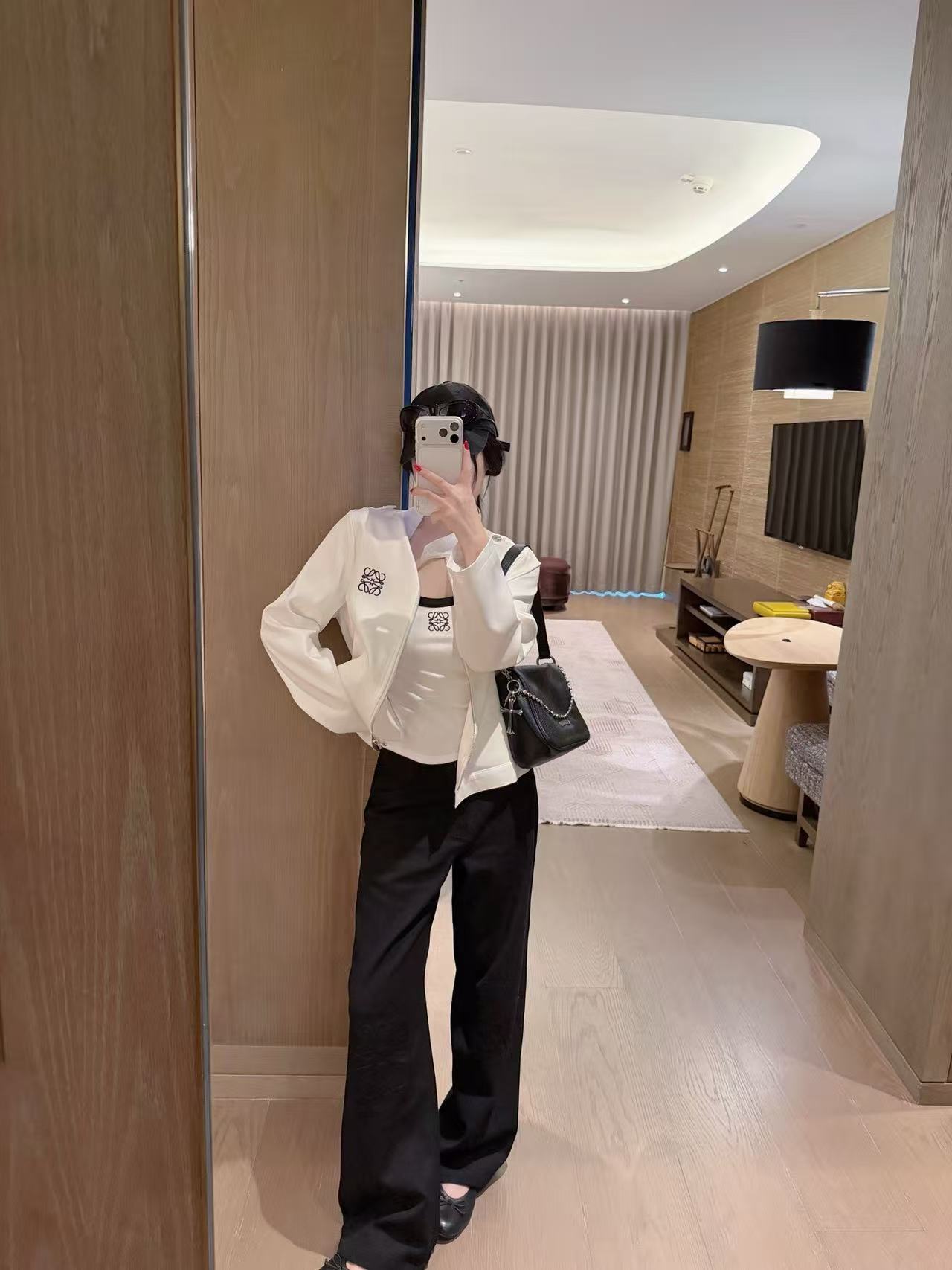 L0WEW 刺繍ロゴ ジップアップジャケット【50％割引+送料無料】