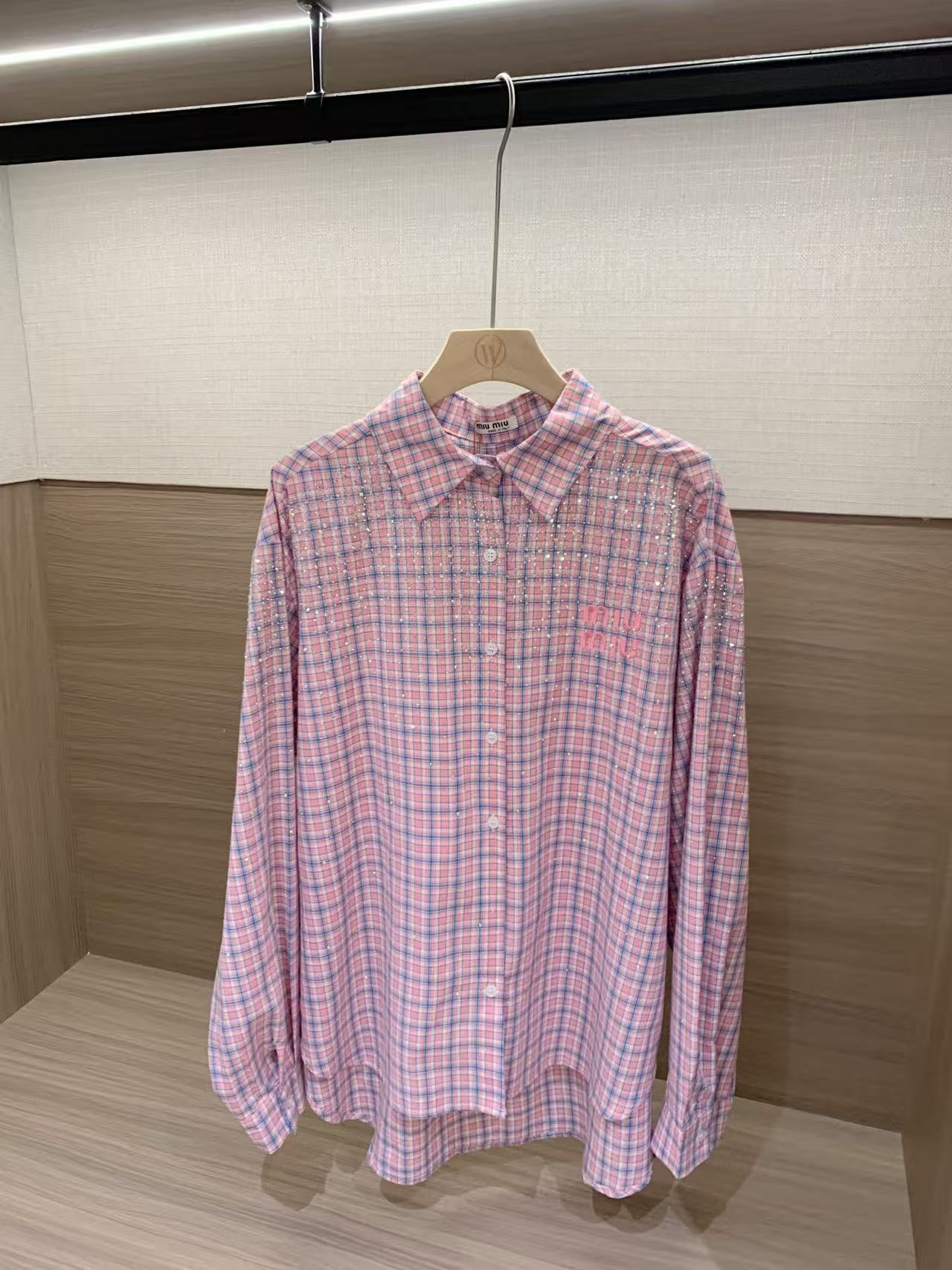 M1UM1U チェック柄刺繍入りレターシャツ【50％割引+送料無料】