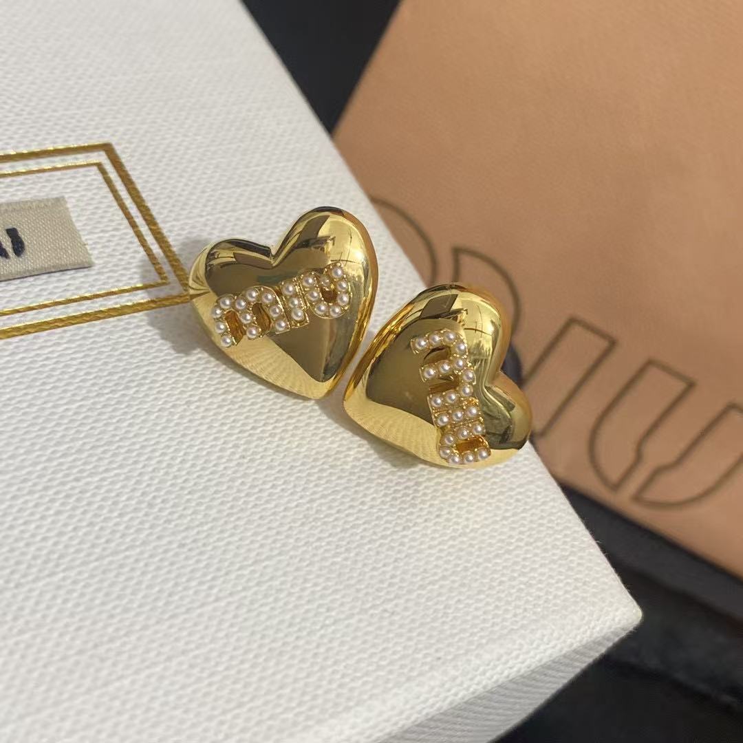 M1UM1U ハート型レターイヤリング【50％割引+送料無料】