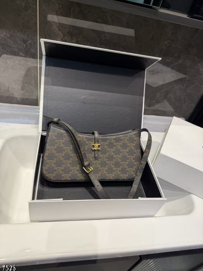 CEL1NE 凱旋門アンダーアームバッグ【50％割引+送料無料】