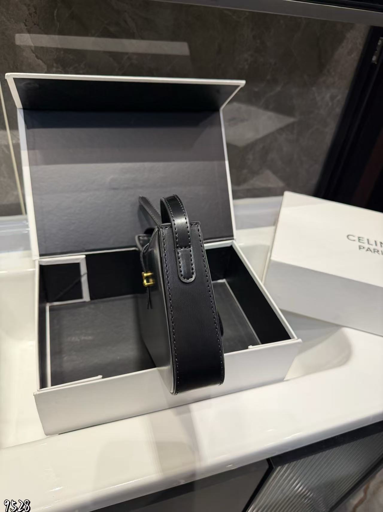 CEL1NE 凱旋門アンダーアームバッグ【50％割引+送料無料】